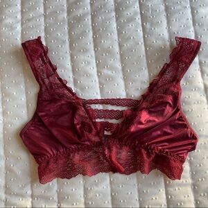 Victoria secrets red bra in perfect condition. Size S
